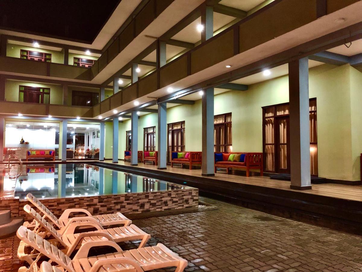 Serenade Beach Hotel Hikkaduwa Eksteriør bilde
